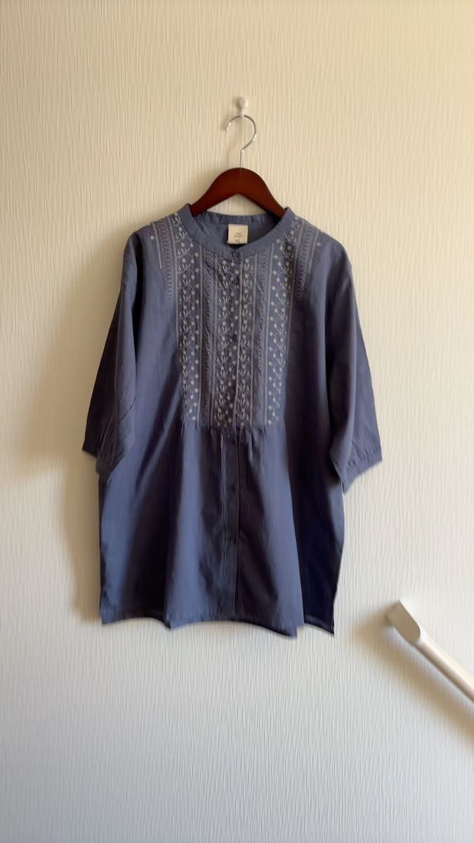 (新品)刺繍ブラウス*ブルーグレー 五分袖 M〜L