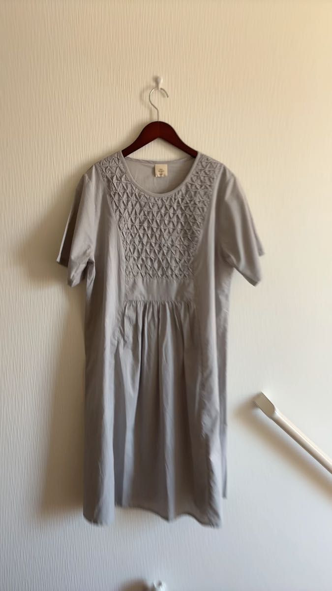 (新品)胸元スモッキング*ワンピース 綿100%グレー