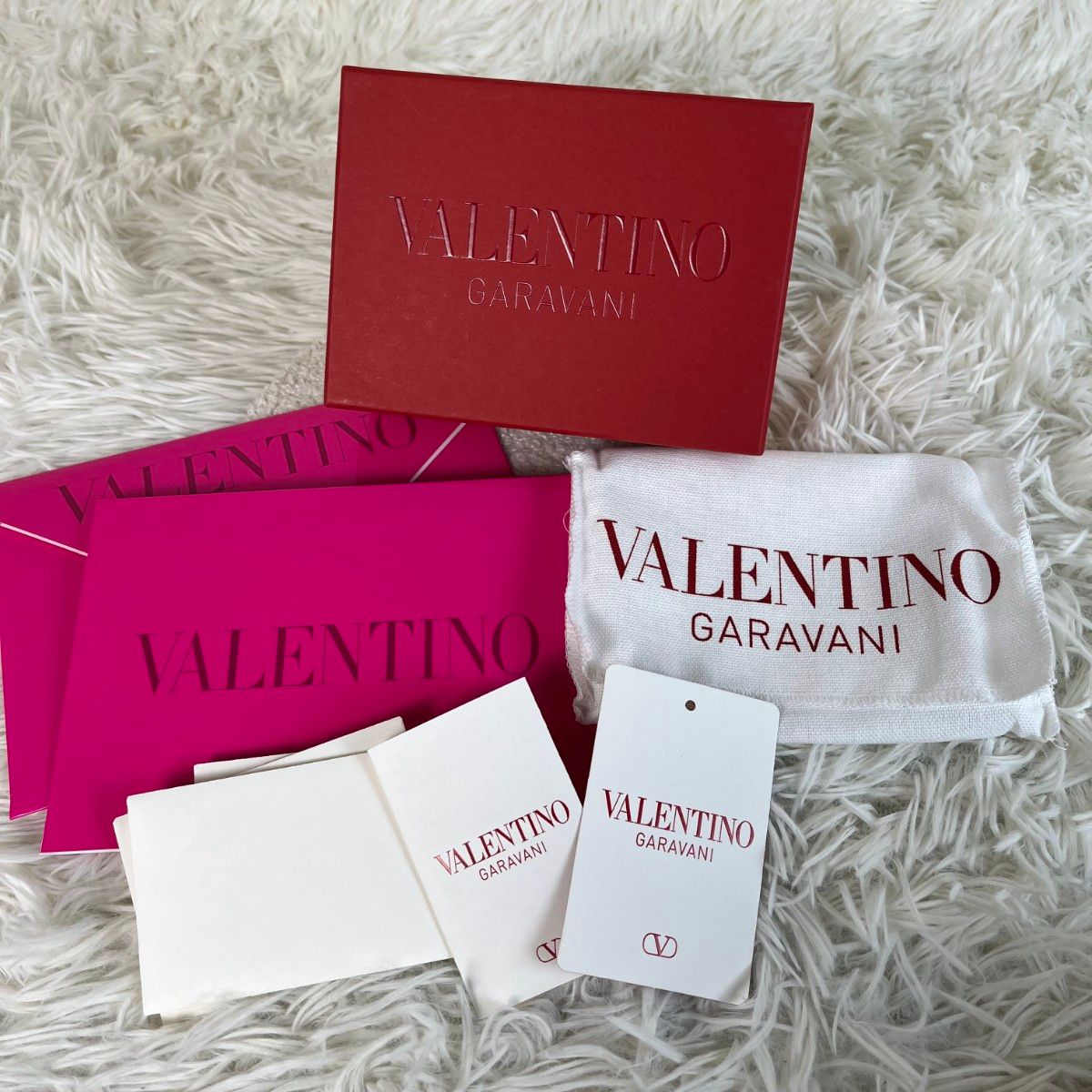 VALENTINO GARAVANI 赤 二つ折り財布 新品未使用 訳あり 新品未使用 VALENTINO GARAVANI 二つ折り財布 レザー