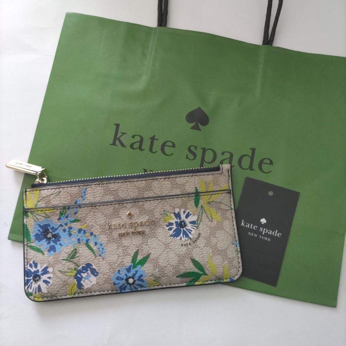 【国内発送】Kate Spadeフラワー コイン パース 新品未使用】kate spade フラワープリント カードケース 小銭