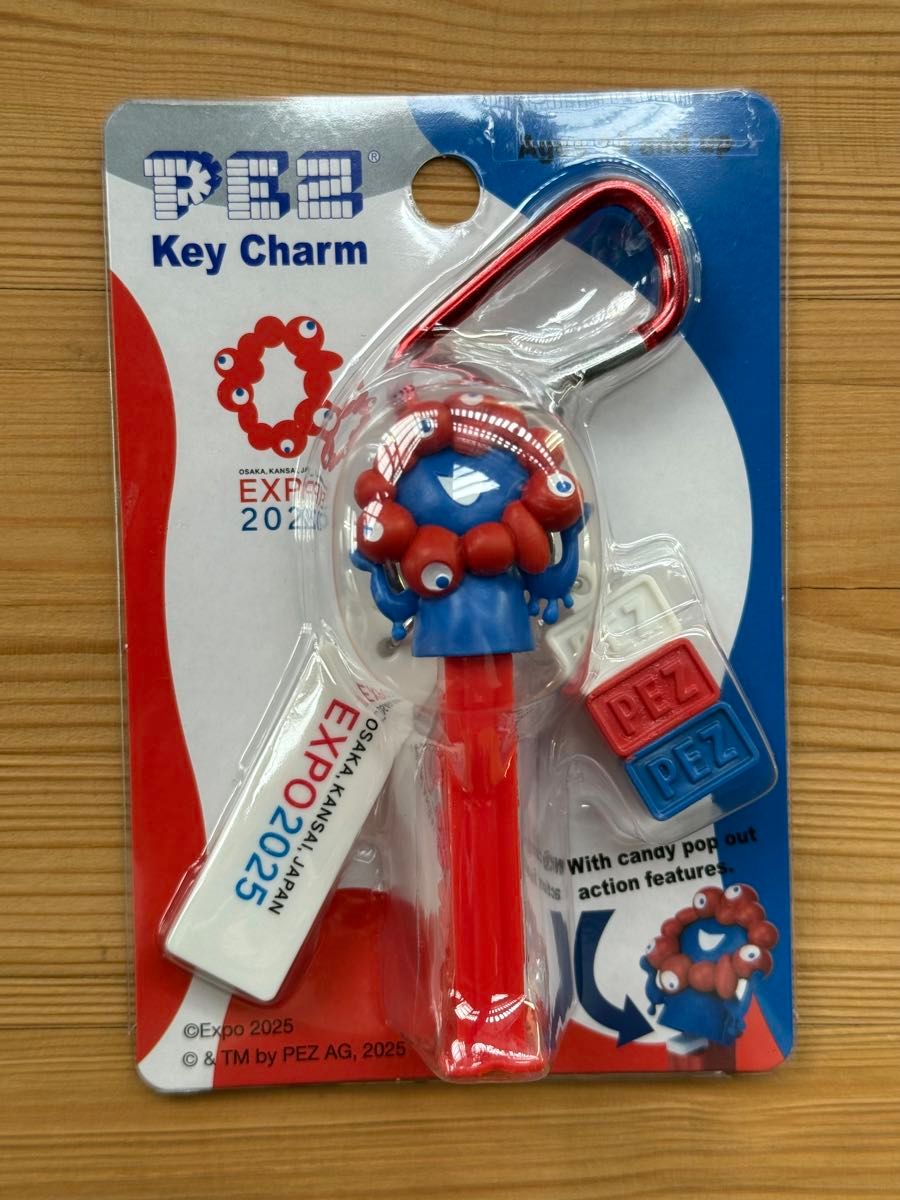万博 ミャクミャク PEZ ペッツ カラビナ キーホルダー 赤 青 セット 限定 ミャクミャク PEZ ペッツ カラビナ付きキーホルダー 赤 青 2種