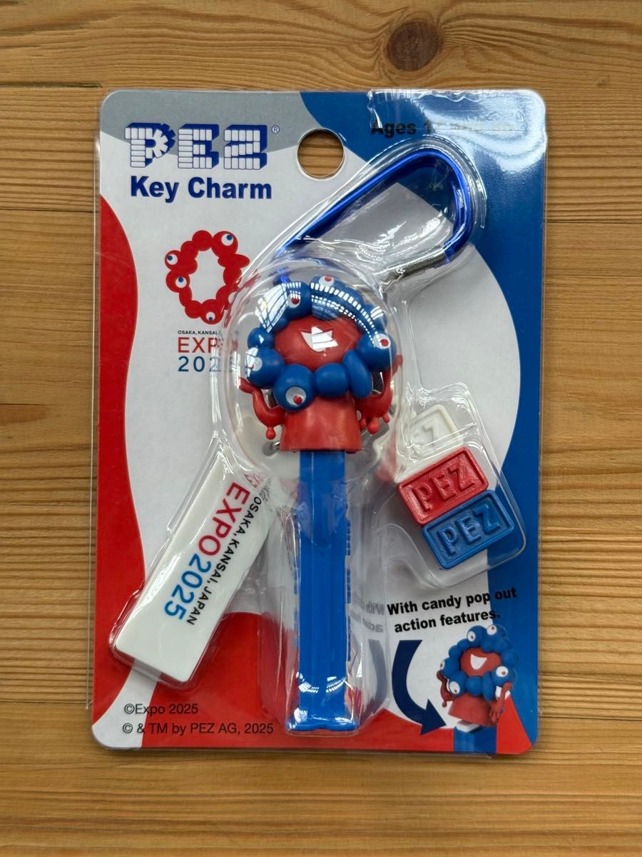 万博 ミャクミャク PEZ ペッツ カラビナ キーホルダー 赤 青 セット 限定 ミャクミャク PEZ ペッツ カラビナ付きキーホルダー 赤 青 2種