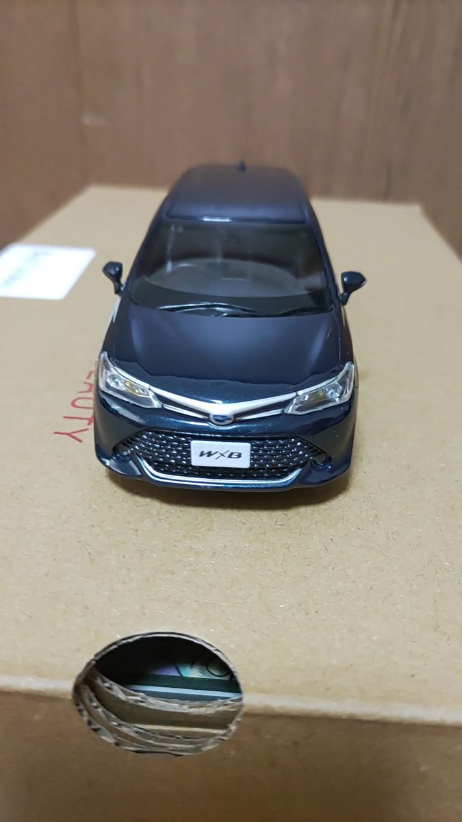 非売品 トヨタ カローラ フィールダー W×B カラーサンプル 1/30 ミニカー ブラキッシュアゲハガラスフレークW×B専用
