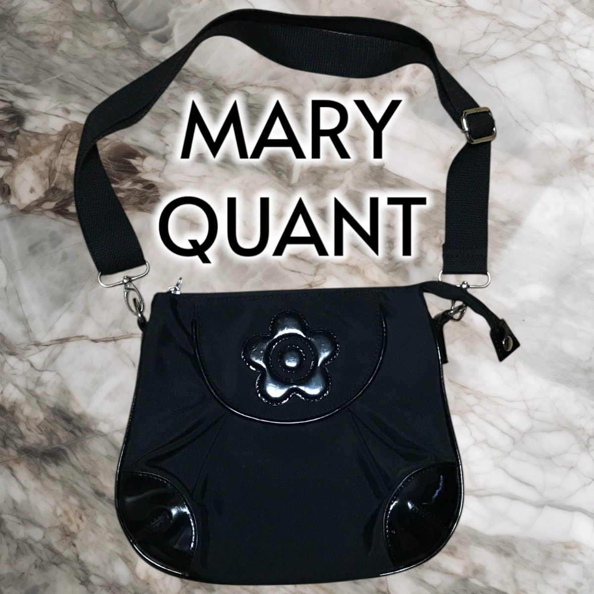 MARY QUANT ブラックハンドバッグ フラワーモチーフ MARY QUANT マリークワント フラワーモチーフ ショルダーバッグ
