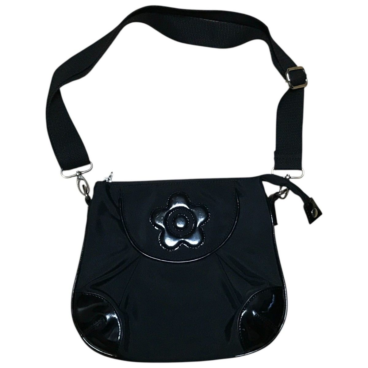 MARY QUANT ブラックハンドバッグ フラワーモチーフ MARY QUANT マリークワント フラワーモチーフ ショルダーバッグ