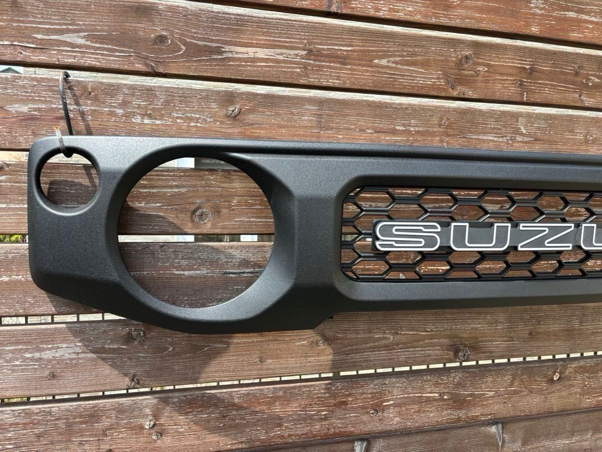 ジムニーカスタムグリル完成品【しま様】ユルクラフト ジムニー64/74 ノマド対応 SUZUKI 超ビッグエンブレム ユル