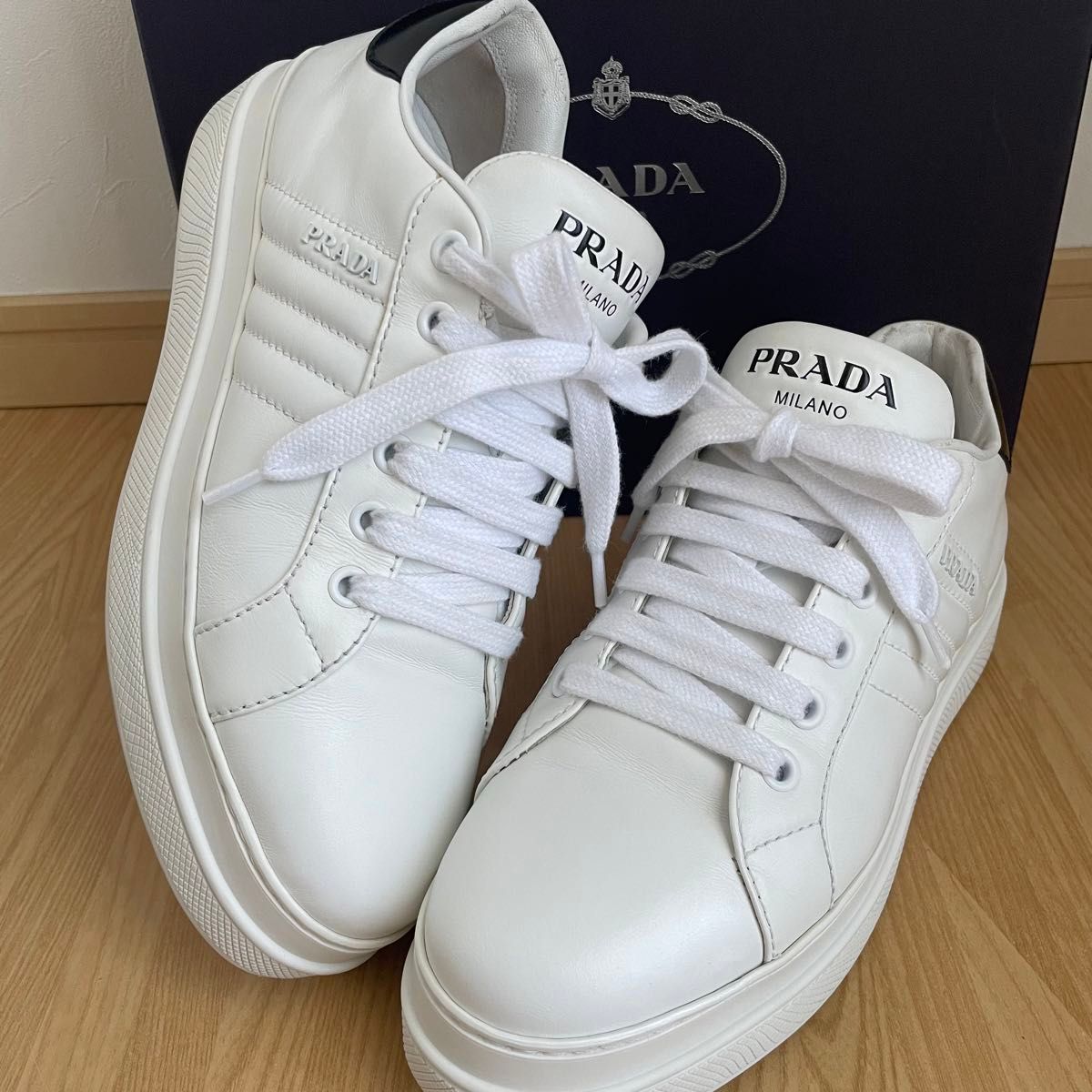 PRADA スニーカー 35サイズ 白 美品 軽量で履きやすいレディースシューズ 美品 PRADA プラダ レディース スニーカー 37 24㎝ 白×黒|Yahoo