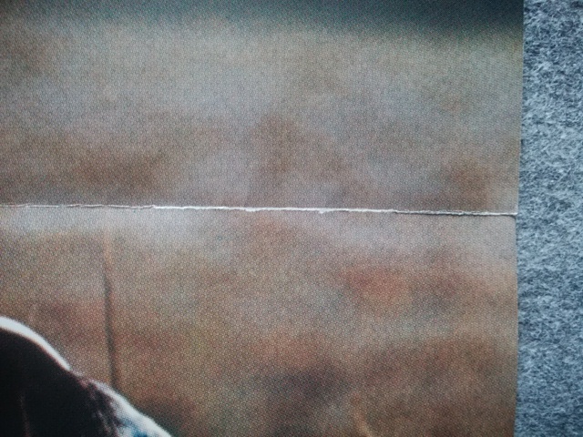 ブルース・リー　ポスター（縦７３・３ｃｍ、横５２・５ｃｍ）　ロードショー１９７４年１１月増刊号付録　裏面はアラン・ドロン　_破れ箇所