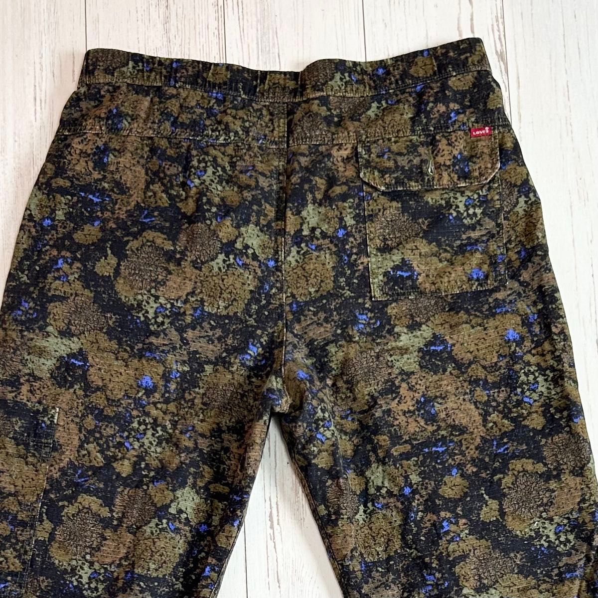 【ダブルニー、希少カーゴ】Levi'sバギーパンツ古着 ストリート総柄迷彩S ダブルニー 希少カーゴ】Levi'sバギーパンツ古着 ストリート総柄