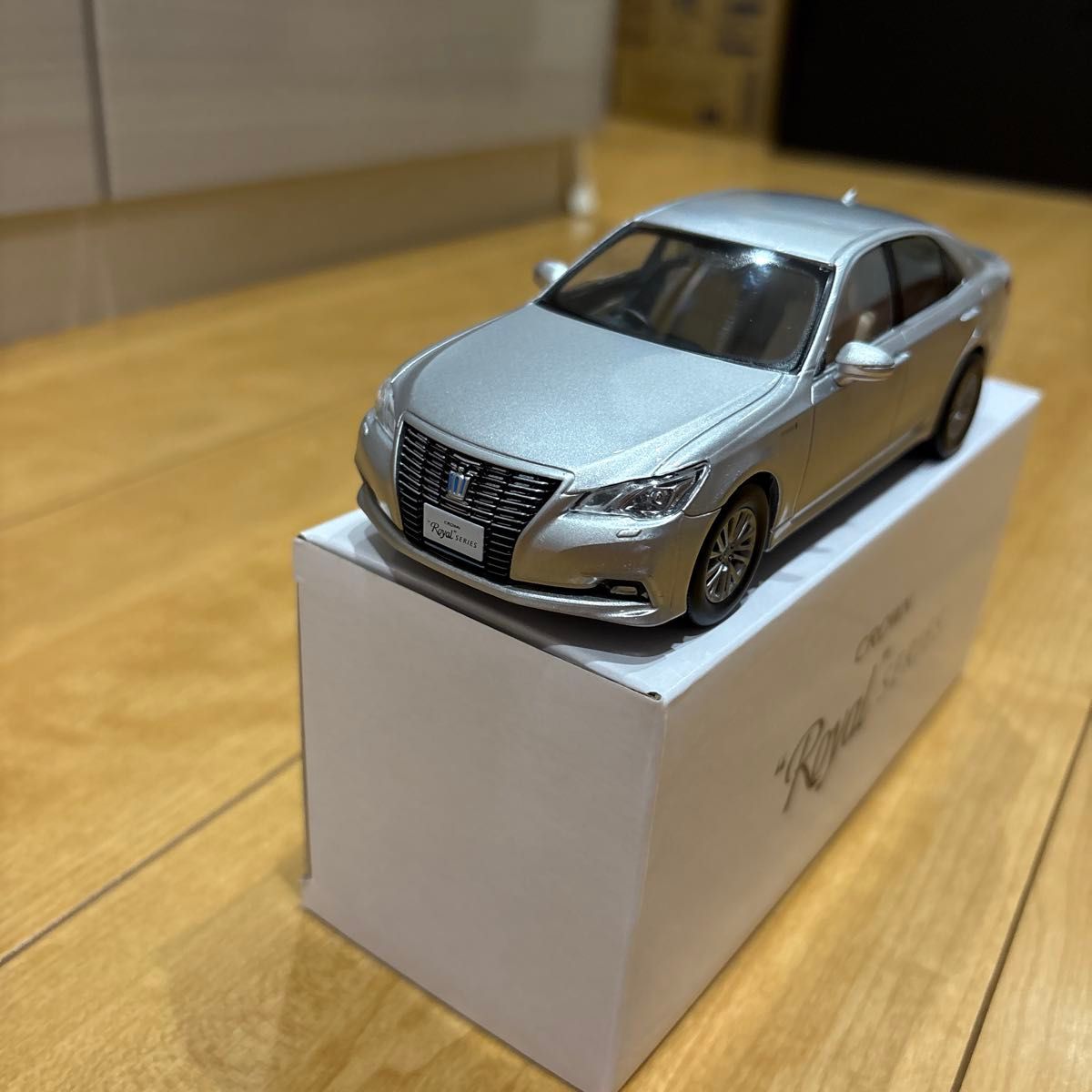1/30 トヨタ クラウン ロイヤル カラーサンプル 非売品 ミニカー シルバー 1/30 トヨタ クラウン ロイヤル カラーサンプル 非売品 ミニカー