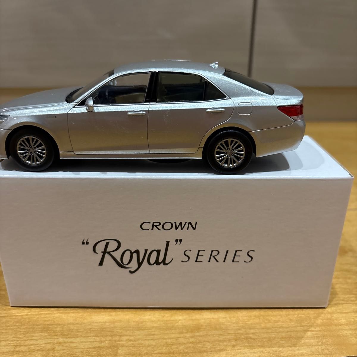 1/30 トヨタ クラウン ロイヤル カラーサンプル 非売品 ミニカー シルバー 1/30 トヨタ クラウン ロイヤル カラーサンプル 非売品 ミニカー