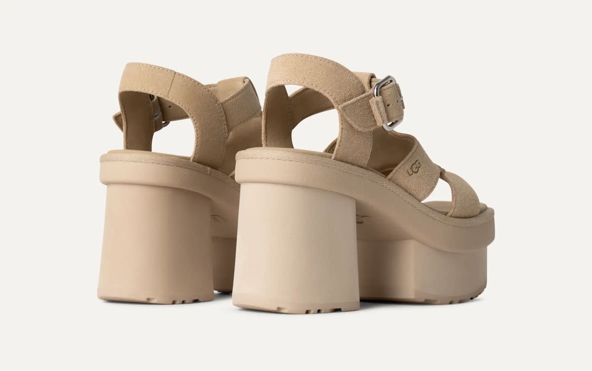 【UGG】New Heights プラットフォーム Tストラップ サンダル 2色 UGG】New Heights プラットフォーム Tストラップ サンダル 2色