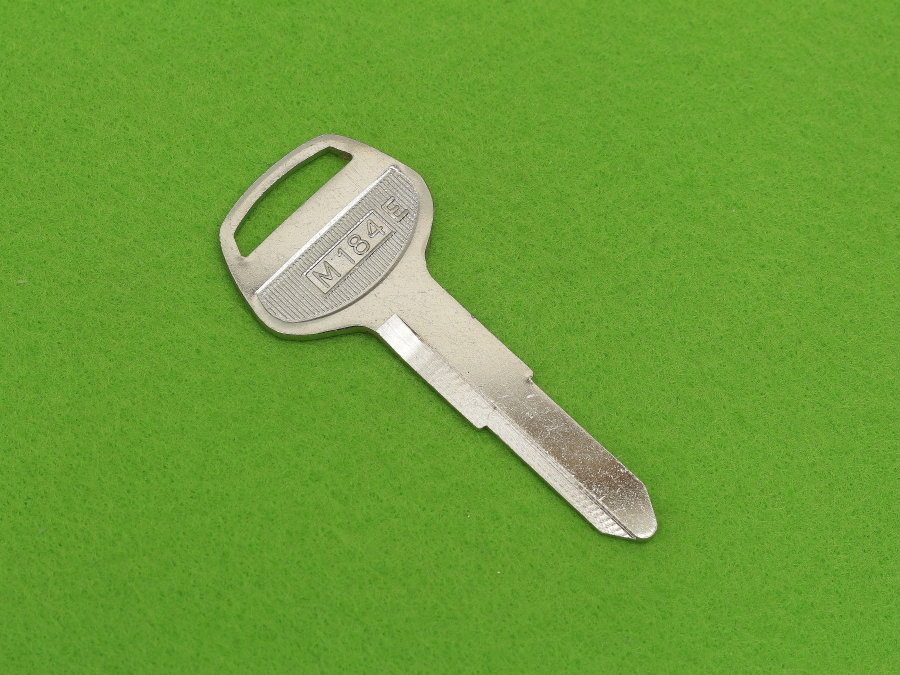  blank key M184 E W&S unused storage goods . key making for 