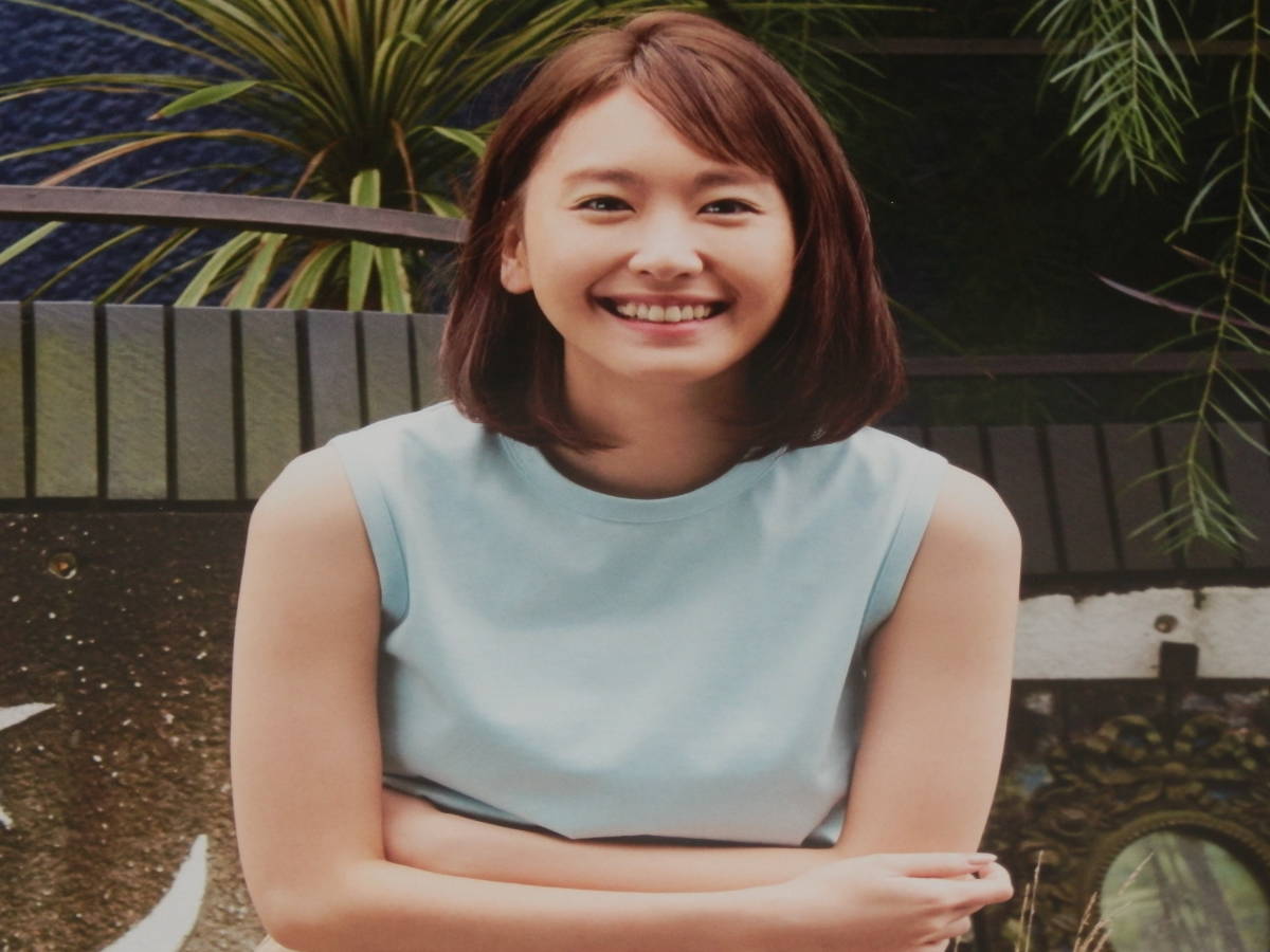 Yahoo!オークション - 未使用『 新垣結衣 / 2018年 カレンダー Yahoo!オークション - 未使用『 新垣結衣 / 2018年 カレンダー