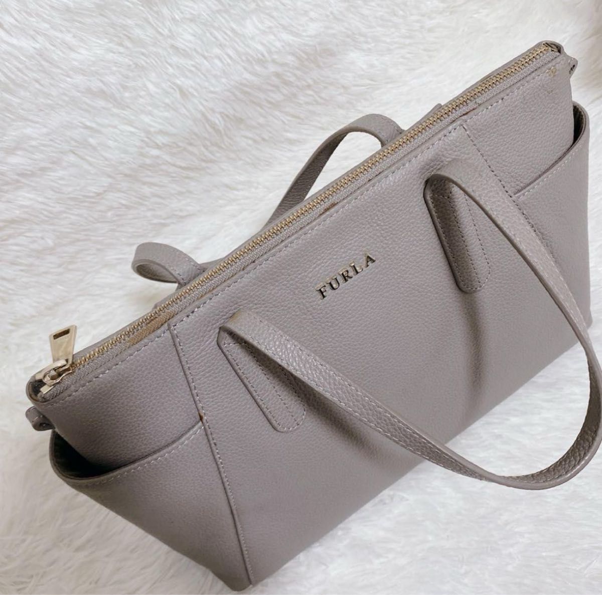 FURLA フルラ トートバッグ ベージュ レザー ビジネス A4収納 チャーム 人気サイズ】フルラ A4収納 トートバッグ ビジネス レザー 本革