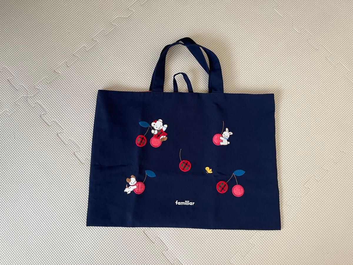 【美品】ファミリアトートバッグ 美品 familiar ファミリアレッスンバック さくらんぼ柄 刺繍