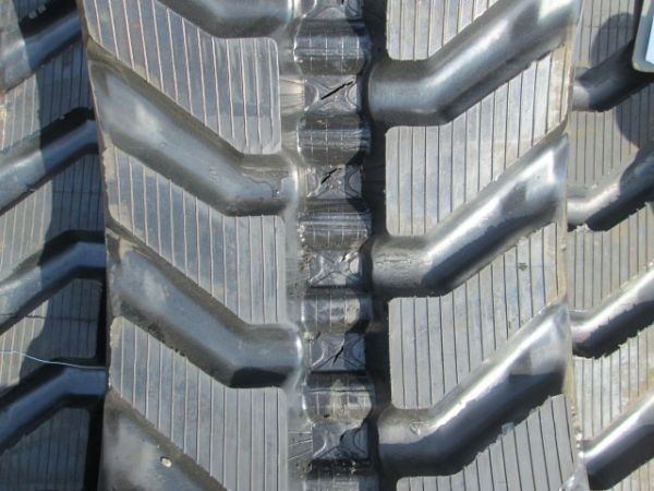 【ゴムクローラ】【住友】LS1600FJ,S160等対応400X72.5WX801本_画像2