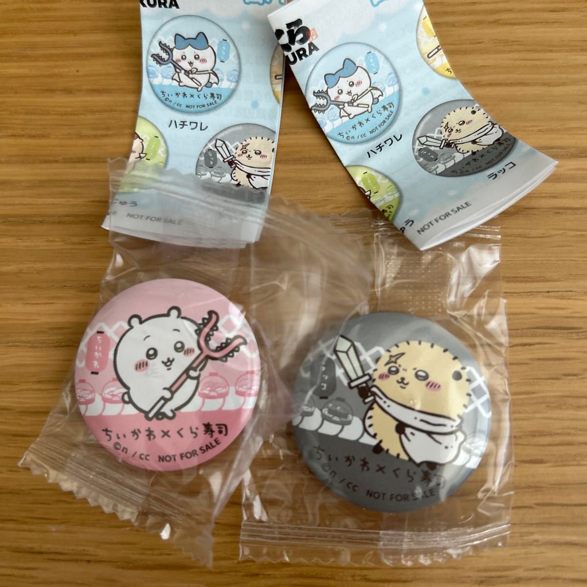 ちいかわ✖️Jリーグマスコット(ラッコ、ちいかわ)+バッジ2個(くら寿司、まじかる ちいかわ くら寿司 缶バッジ 缶バッチ ラッコ|Yahoo!フリマ(旧