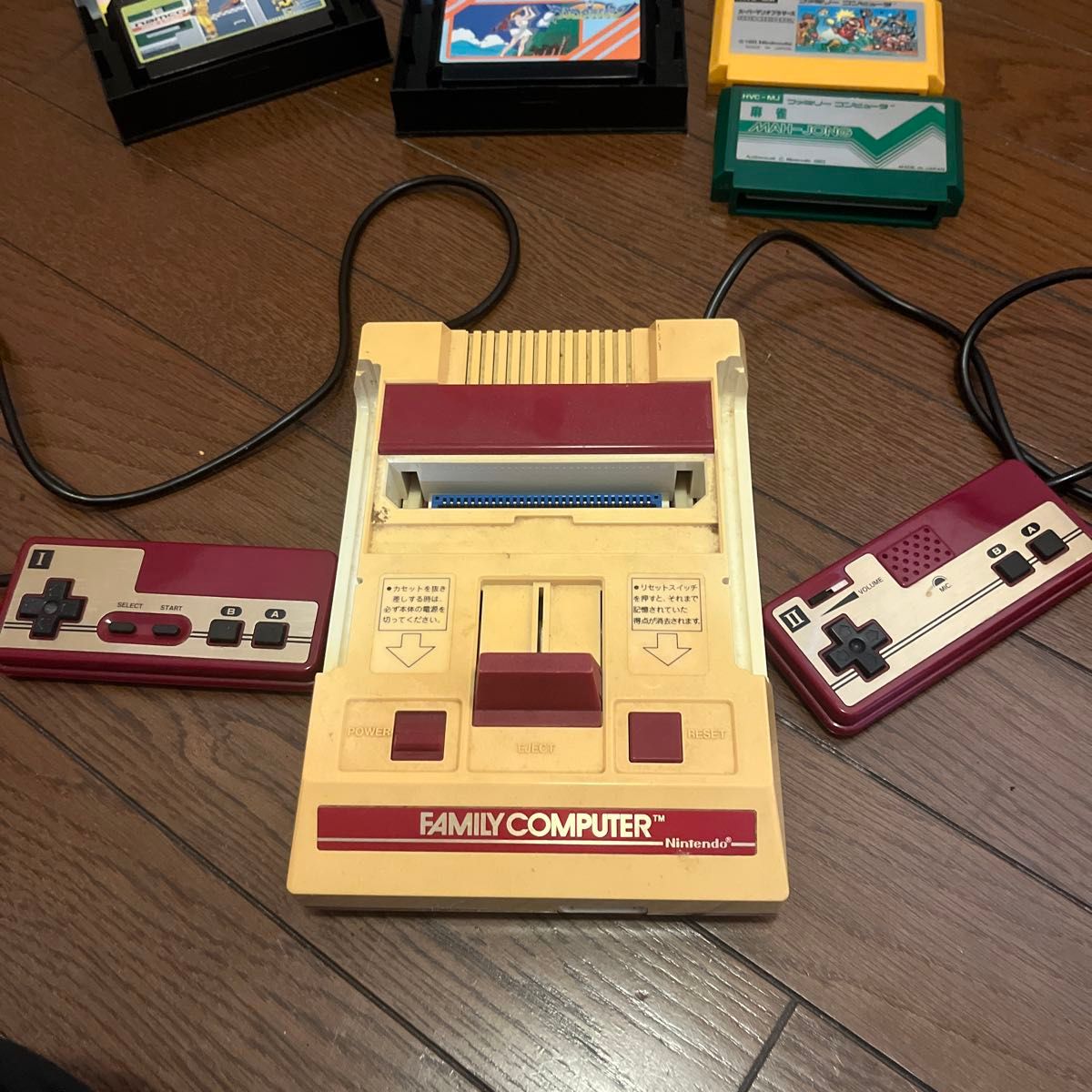 ファミコン本体 (ジャンク品) ソフト9本／互換機 (訳あり) おまけ 【中古】 ファミコン本体 (ジャンク品) ソフト9本／互換機 (訳あり