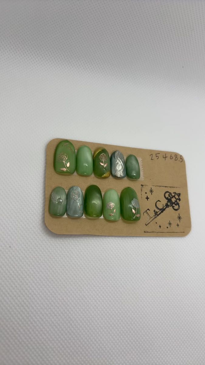 ジェルネイルチップ ハンドメイド ネイルチップ マグネット 推しカラー 緑 グリーン 全マグ 薔薇ネイル オーバル 25468.5