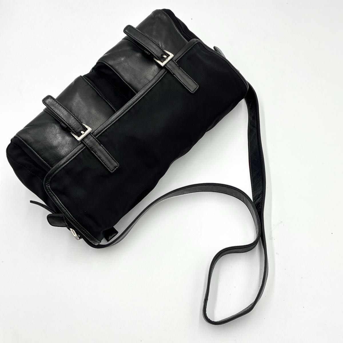 美品【プラダ】ワンショルダーバッグ メッセンジャーバッグ 美品 ギャラ付 PRADA プラダ ショルダーバッグ ナイロン レザー