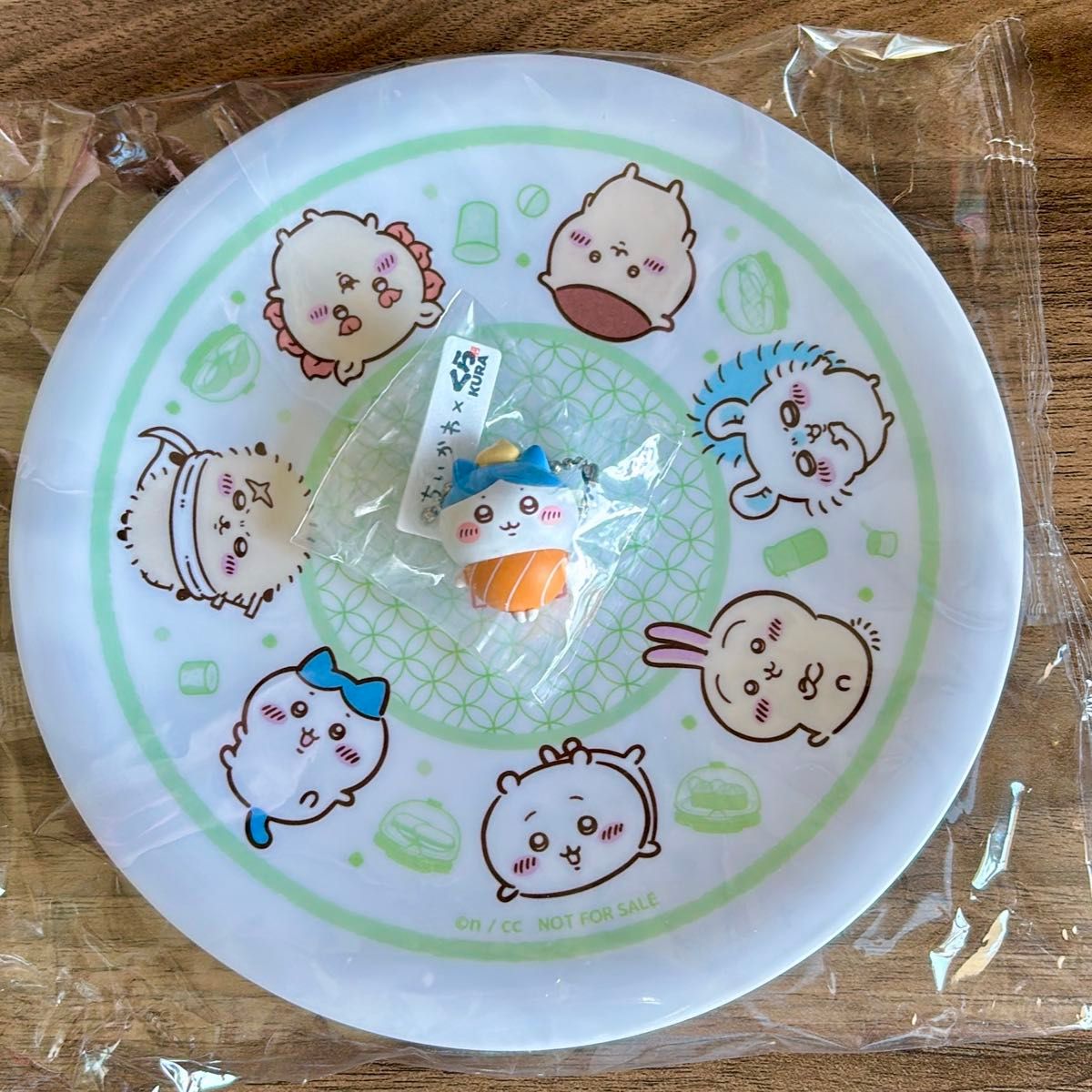 ちいかわ くら寿司 寿司皿 ちいかわ ハチワレ 集合 ちいかわ くら寿司 コラボ 全員集合寿司皿 ハチワレフィギュア