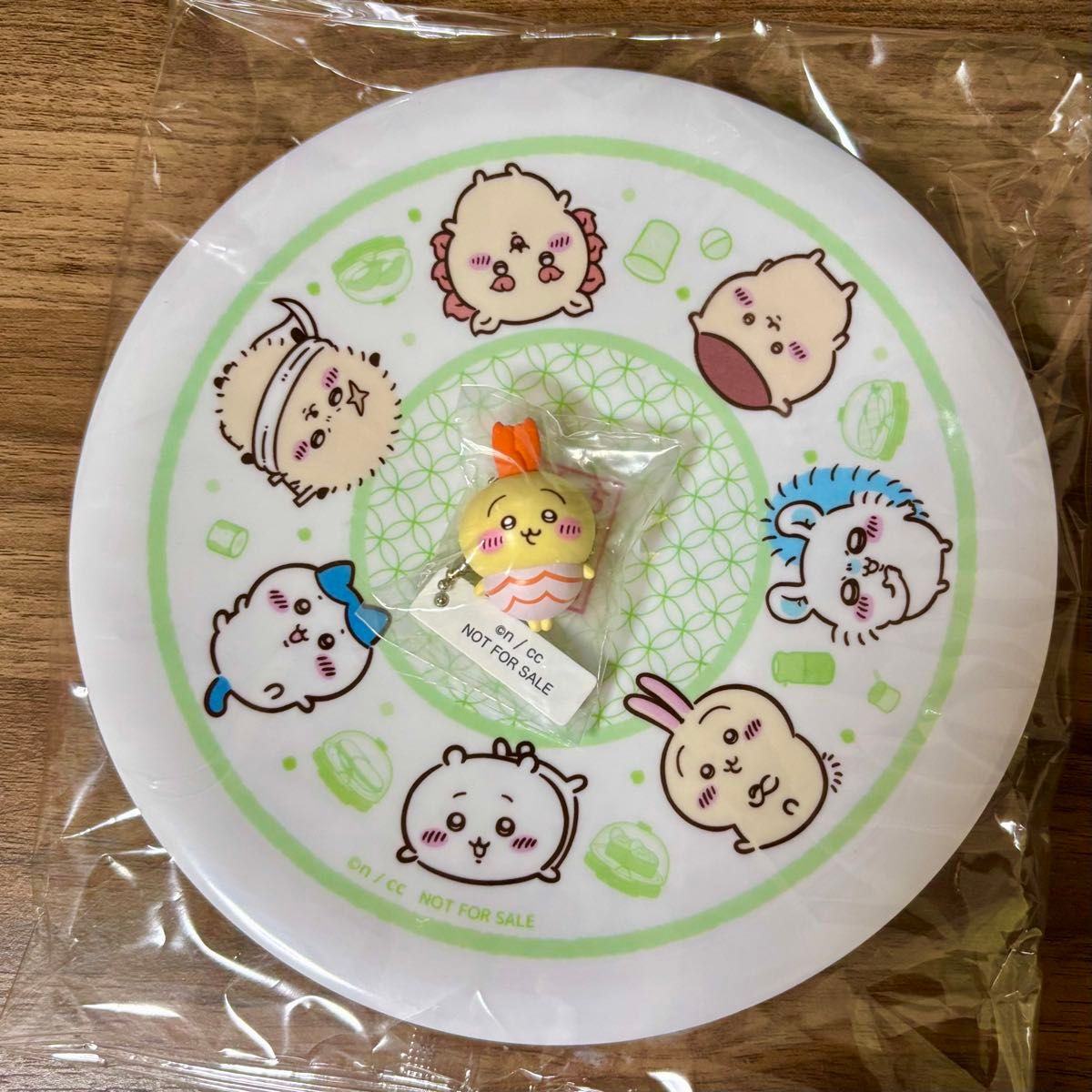 ちいかわ くら寿司 うさぎ キャラ集合 皿とびっくらぽんセット ちいかわ くら寿司 コラボ 全員集合寿司皿とうさぎフィギュア