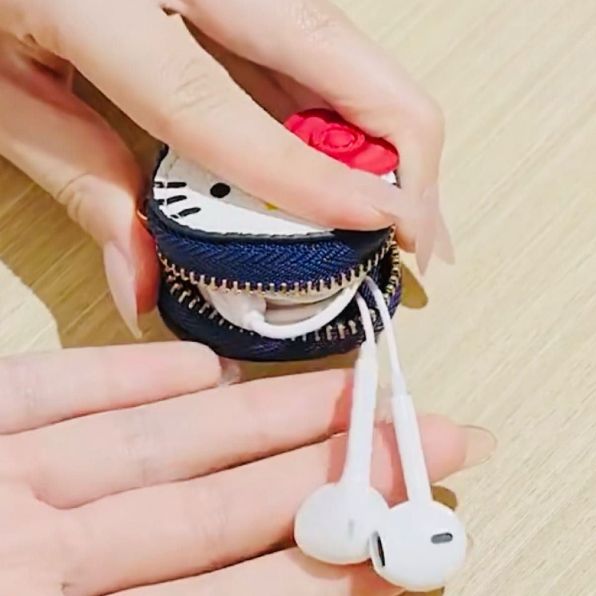 【大人気】フルラ コインケース キティーちゃん レザー チャーム ハローキティ キティ レザーチャーム コインケース 小銭入れ