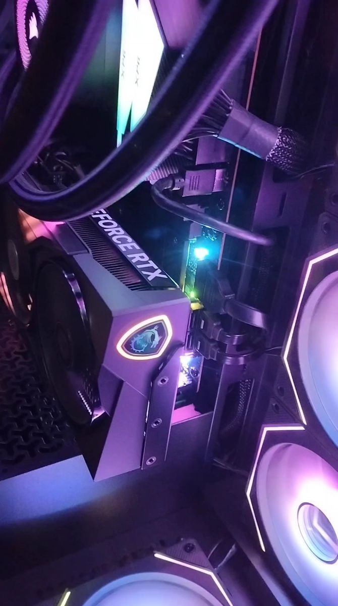 MSI GeForce RTX 5060 8G GAMING TRIO OC 【使用期間1ヶ月の美品・欠品なし】