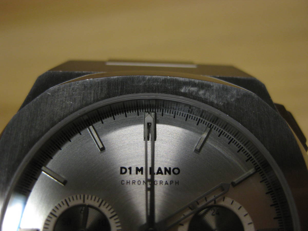 Y送料無料△523【D1 MILANO D1ミラノ】 CHRONOGRAPH クロノグラフ クォーツ メンズ 腕時計_ケース上部にスレがあります