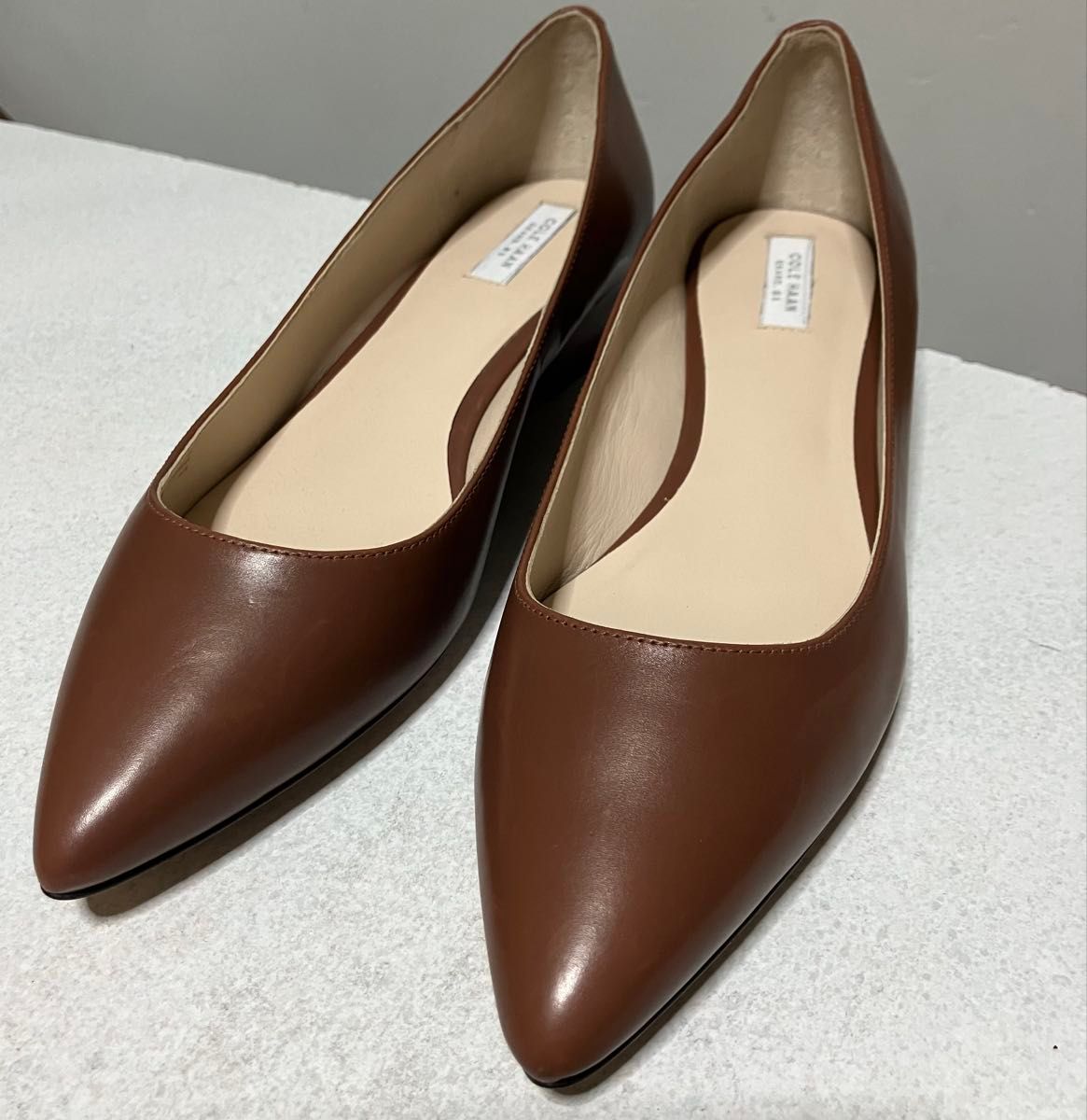 コールハーン フラットパンプス 22.5 べージュ 美品】コールハーン グランドシリーズ フラットシューズ 25cm