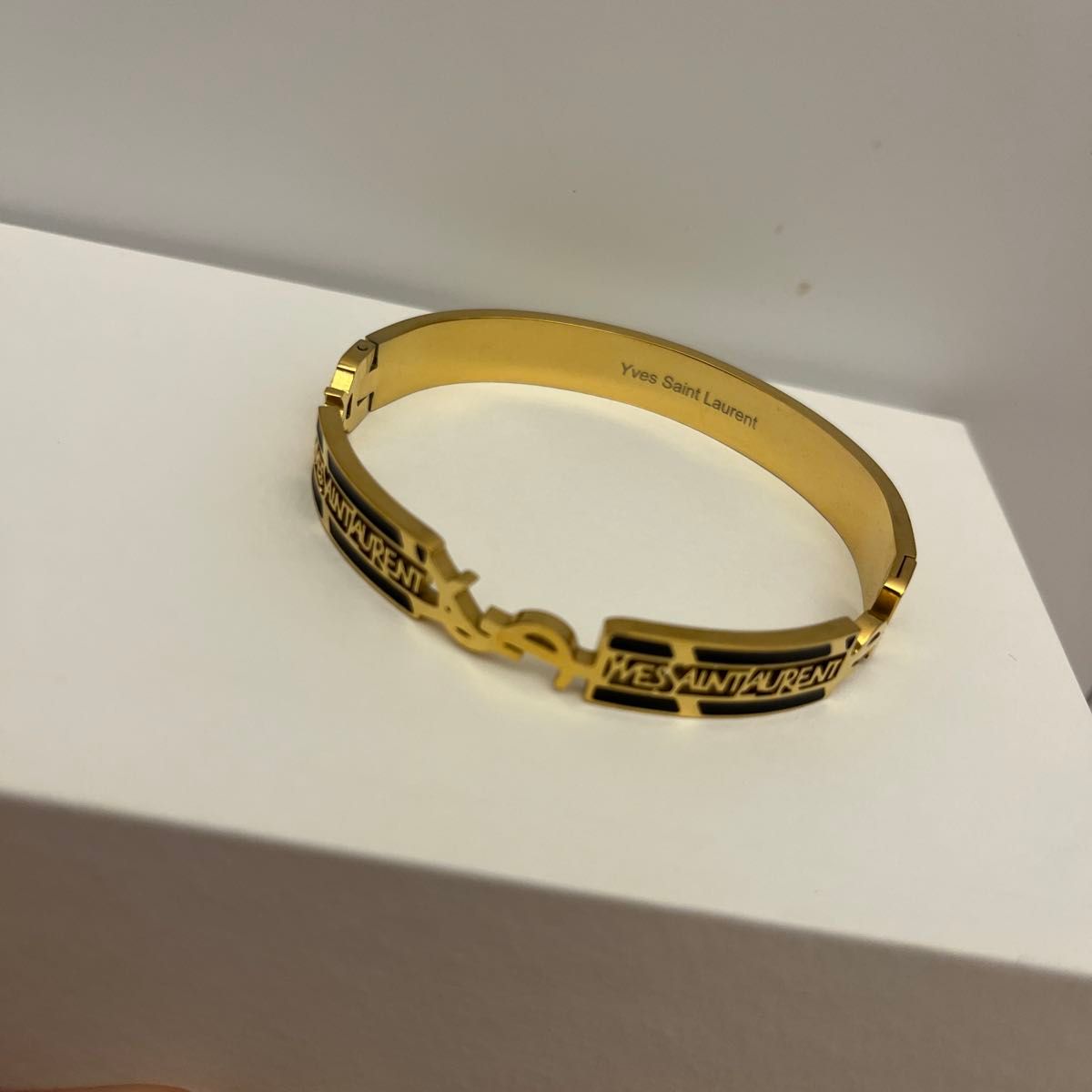 定価69300円 SAINT LAURENT オープンバングル YSLロゴ バングル|Yahoo!フリマ(旧PayPayフリマ)