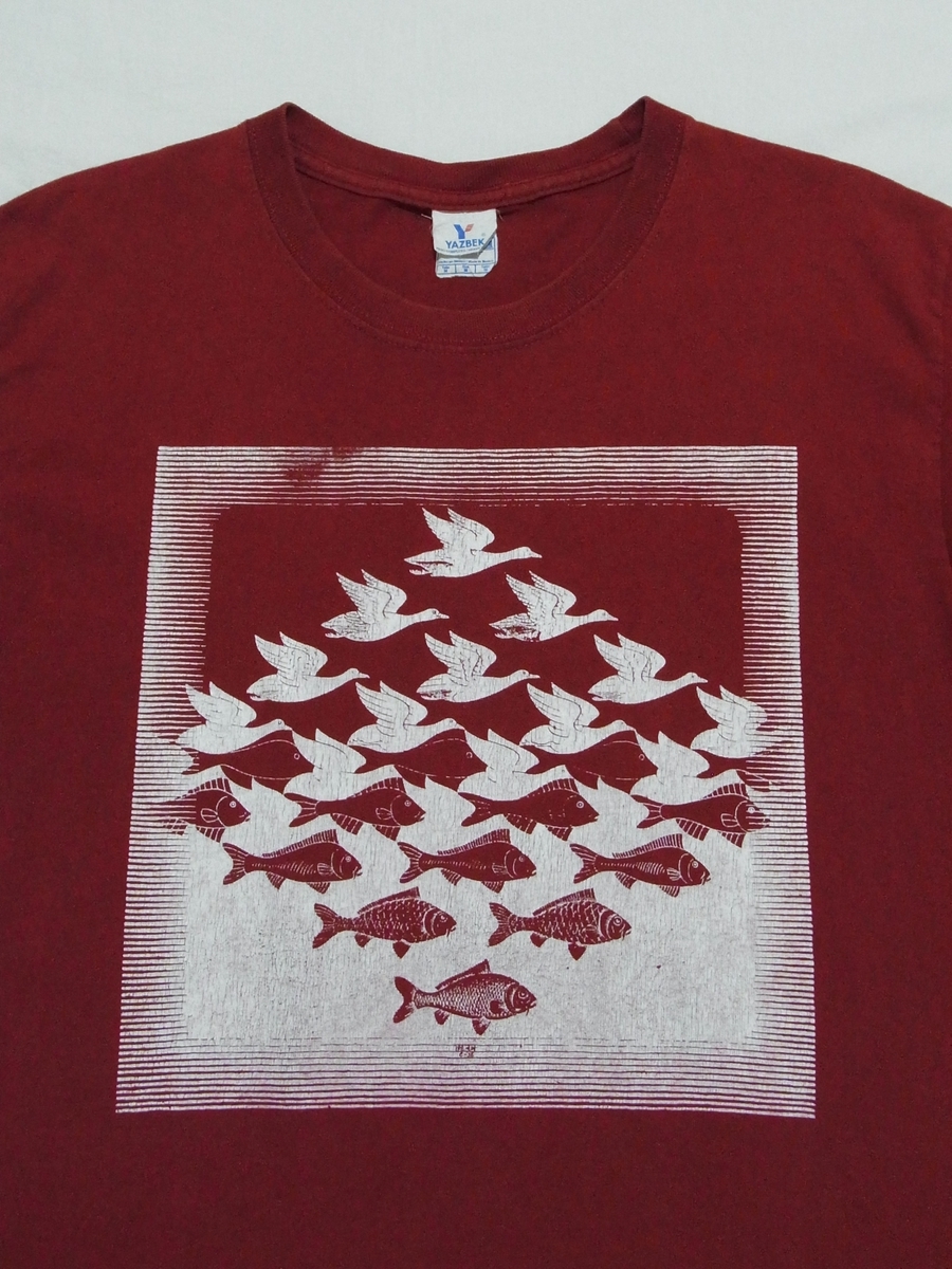 ☆ MC Escher マウリッツ・エッシャー 『空と水』 Tシャツ sizeM エンジ ☆USA古着 ART だまし絵 鳥 魚 90s OLD ビンテージ 菅田将暉_画像2