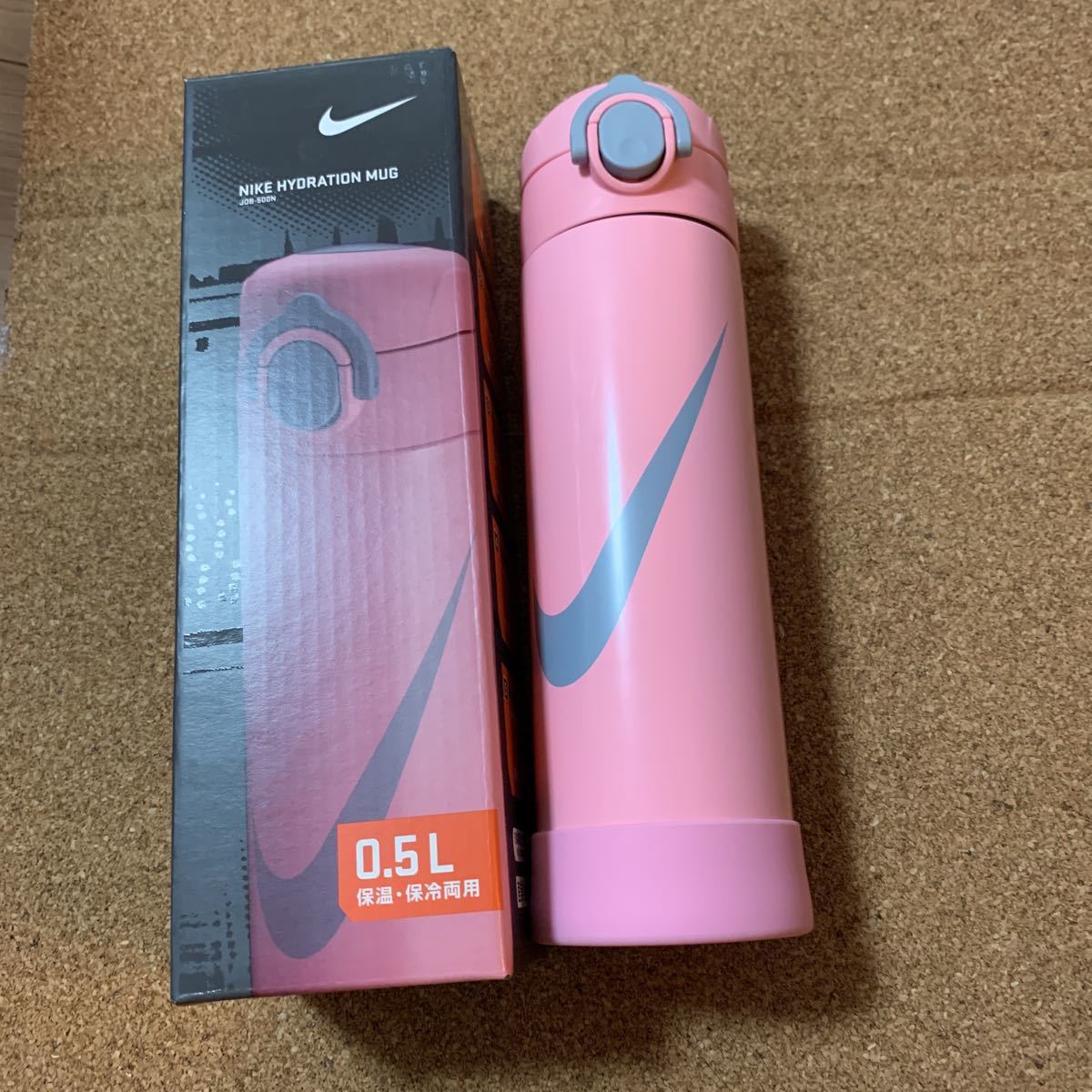 ナイキ 水筒 サーモス 500ml 保冷保温 新品未使用 送料無料 ナイキ 水筒 サーモス 500ml 保冷保温 新品未使用 送料無料