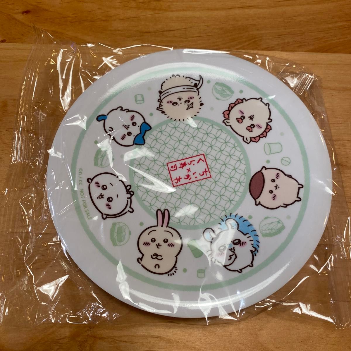 ちいかわ くら寿司 コラボ 限定 寿司皿 2枚セット 缶バッジ くら寿司 ちいかわ コラボグッズ 寿司皿2枚 缶バッジ1個 セット