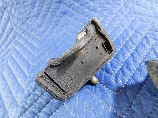 429 日産フェアレディz S30z S130z 純正中古エンジンマウント左右旧車l型l L24 L28 日本代購代bid第一推介 Funbid 429 日産フェアレディz S30z S130z 純正中古エンジンマウント左右旧車l型l L24 L28 日本代購代bid第一推介 Funbid