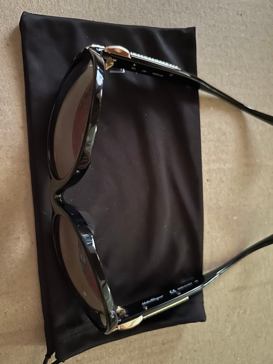 Salvatore Ferragamo サングラス ケース付き Salvatore Ferragamo サングラス レディース ブラック系 ケース