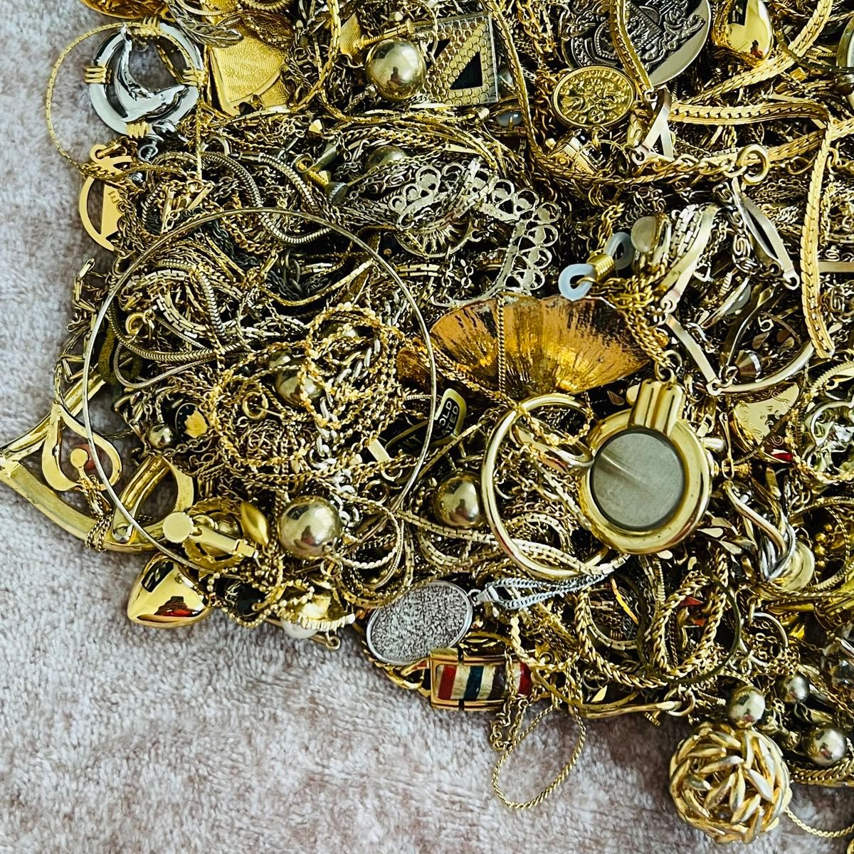 イミテーションアクセサリー、金杯まとめ売り約2.8kg 整理品 アクセサリー まとめ売り 約2 8Kg ネックレス