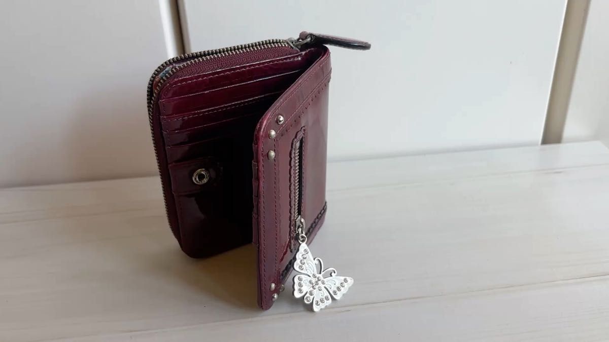 ANNA SUI 2つ折り財布 バタフライチャーム 美品 ダークワインレッド