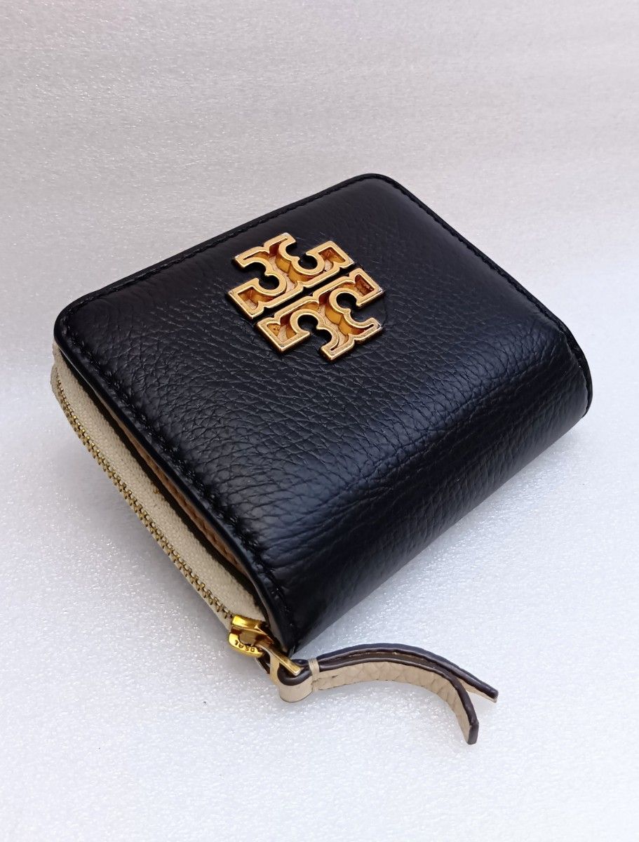ギフトに◎【トリーバーチ】折りたたみ財布 ブラック ロゴ Tory Burch トリーバーチ 財布 二つ折り財布 ブラック ホワイト