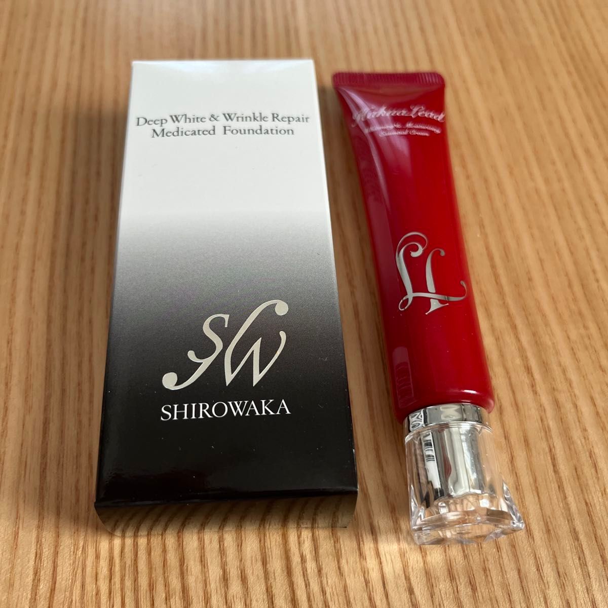 ハクアリードホワイトニングモイスチャーライジングエッセンシャルクリーム+ファンデ ハクアリードホワイトニングモイスチャーライジング