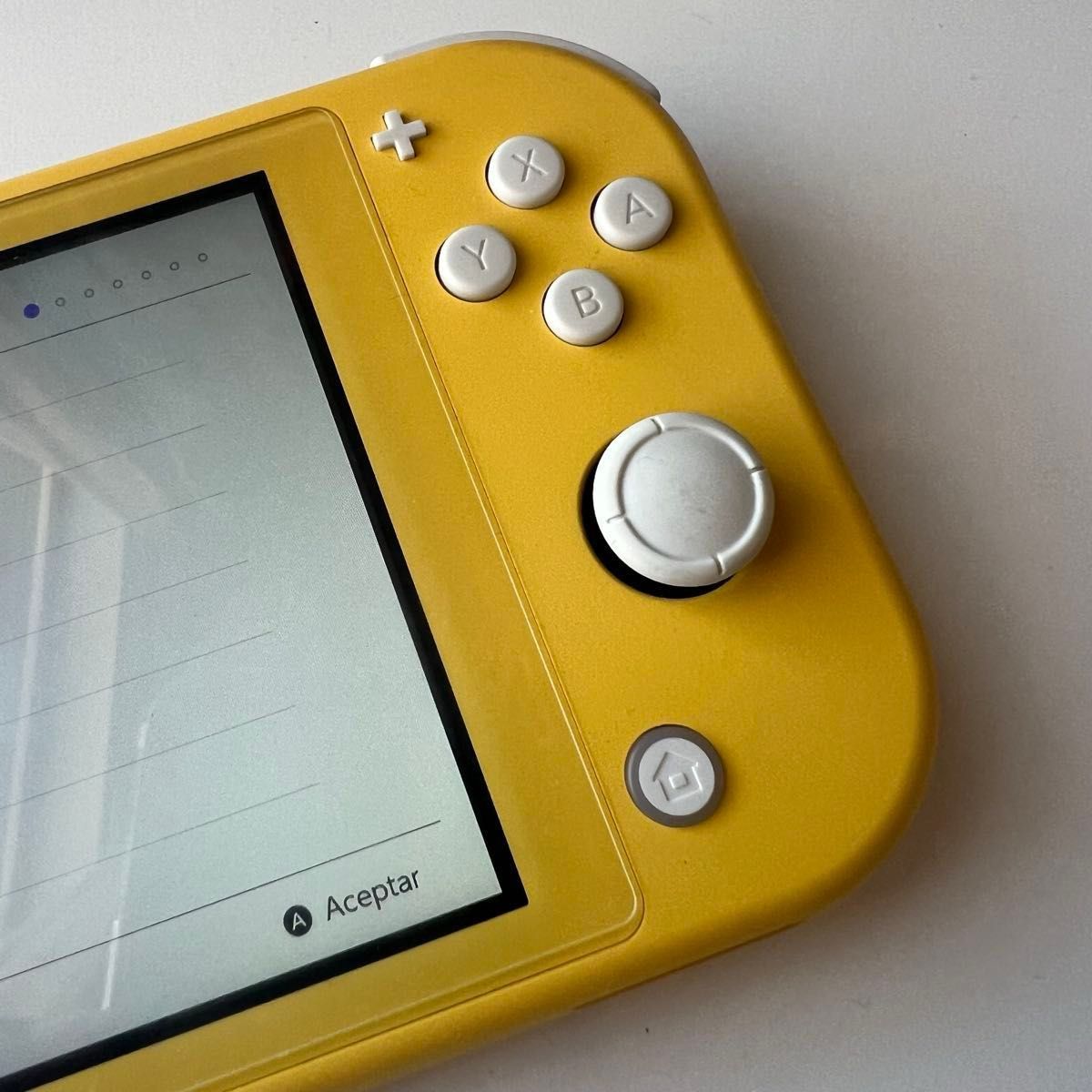 Nintendo Switch Lite イエロー 美品 動作、通電、 確認済み 美品 Nintendo Switch Lite ニンテンドースイッチライト
