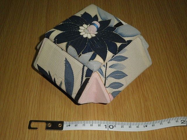 * decoration box kimono ground hand made leaf pattern white handmade old clothes 