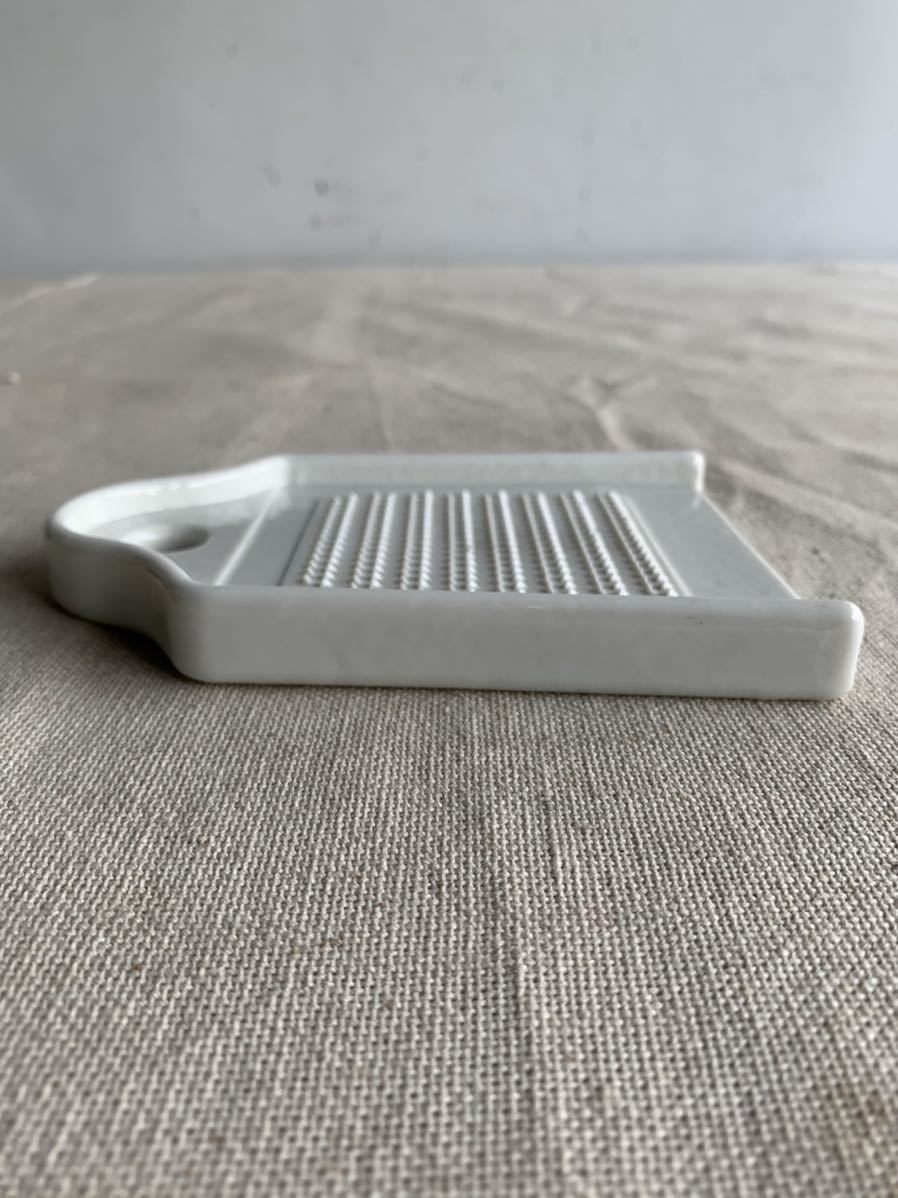  dead stock goods old white porcelain. grater ceramics and porcelain substitution goods antique Taisho romance Showa Retro old tool old thing antique display objet d'art decoration collection 