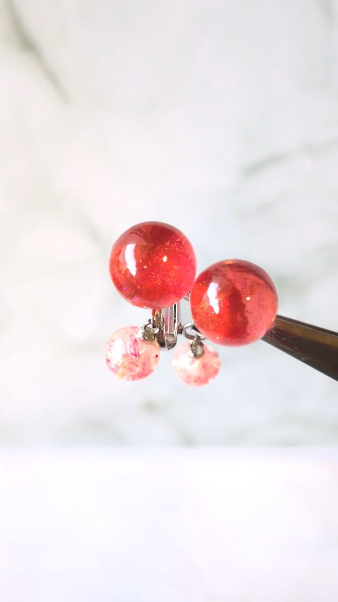 979 「レッドグロウ・フローラドロップピアス&イヤリング ~きらめく蕾と揺れる花々~」