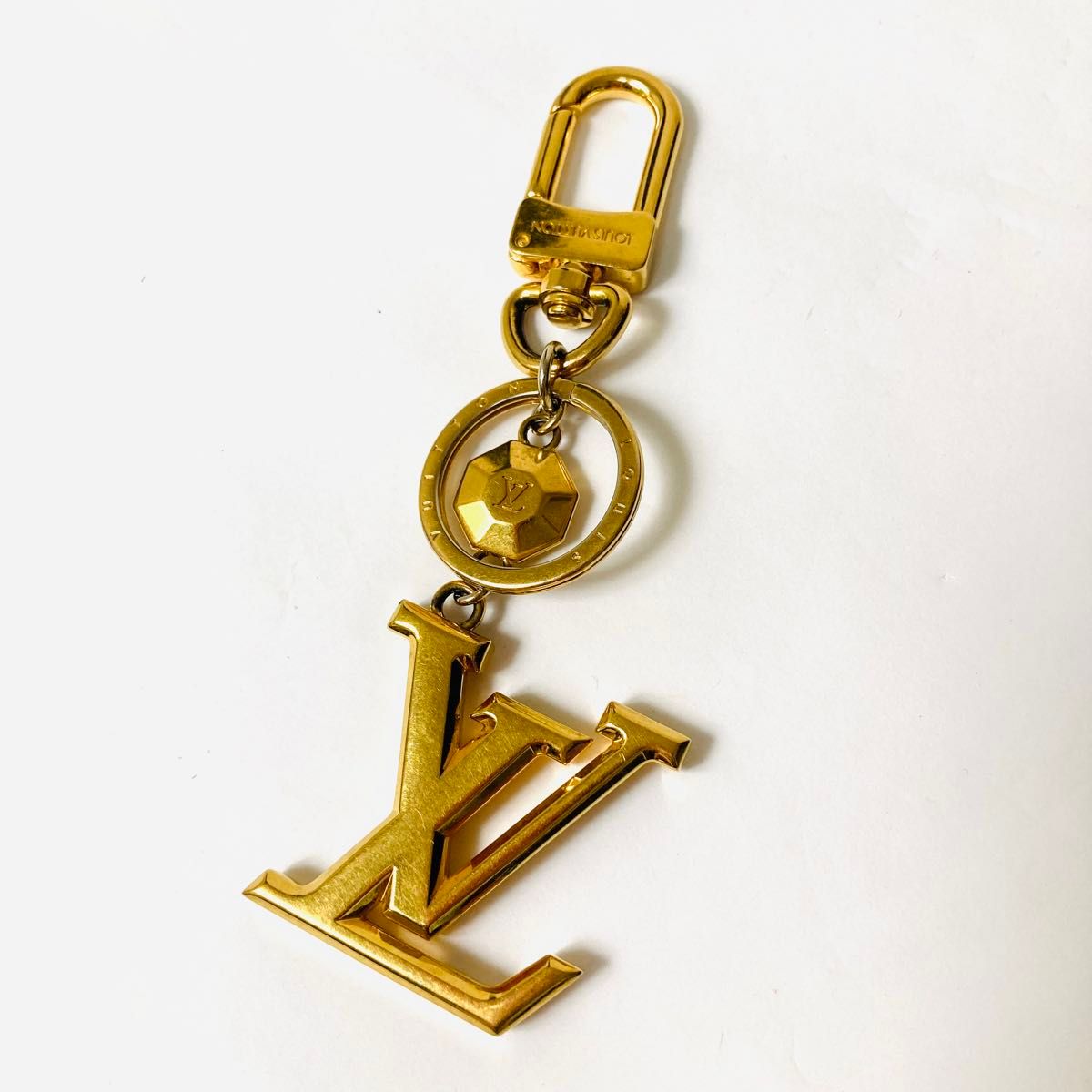 国内買付【LOUIS VUITTON】キーホルダー・LV ファセット LOUIS VUITTON ルイヴィトン LVファセット バッグチャーム
