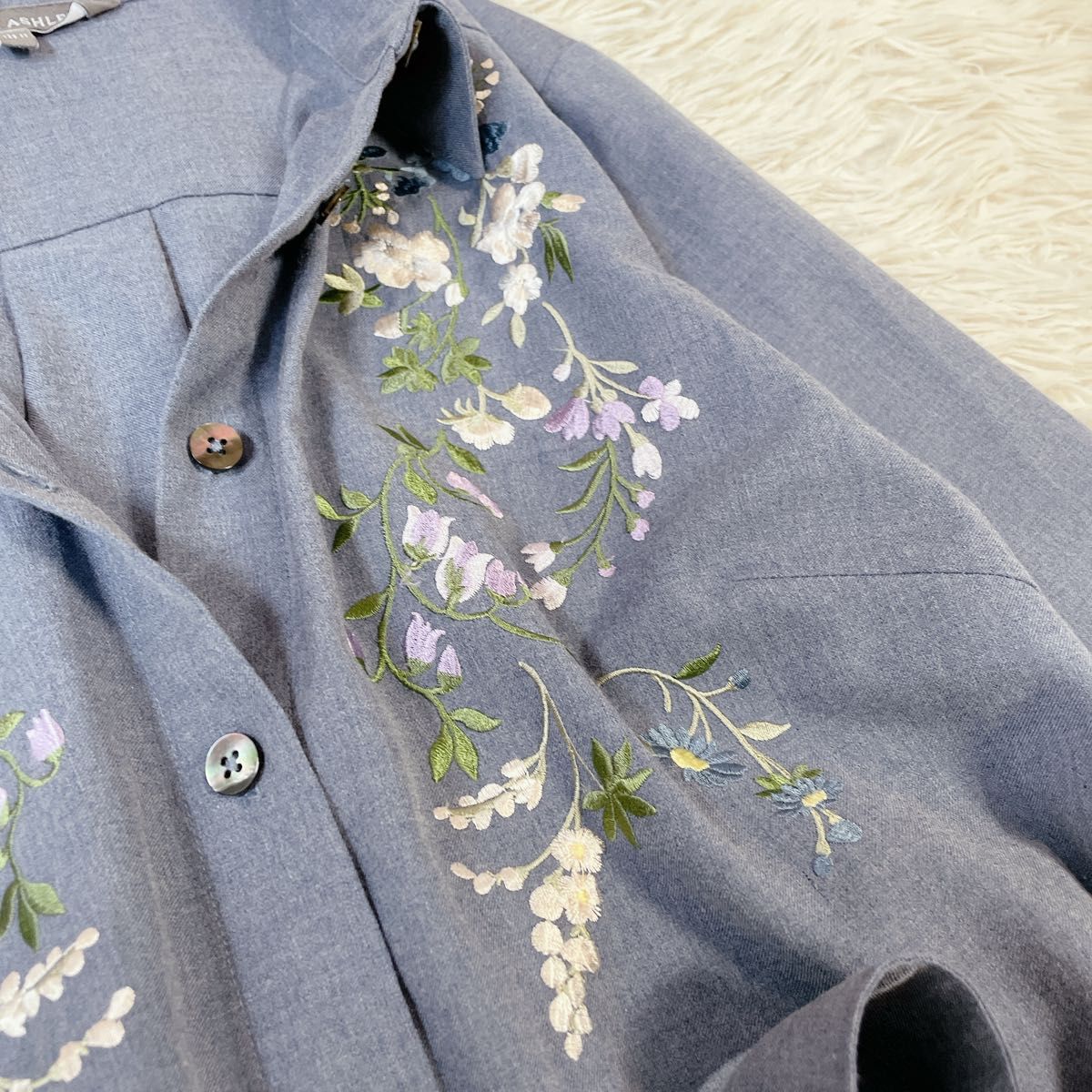 極美品 ローラアシュレイ フラワー刺繍 長袖シャツワンピース ベルト付 11号 極美品 ローラアシュレイ フラワー刺繍 長袖シャツワンピース