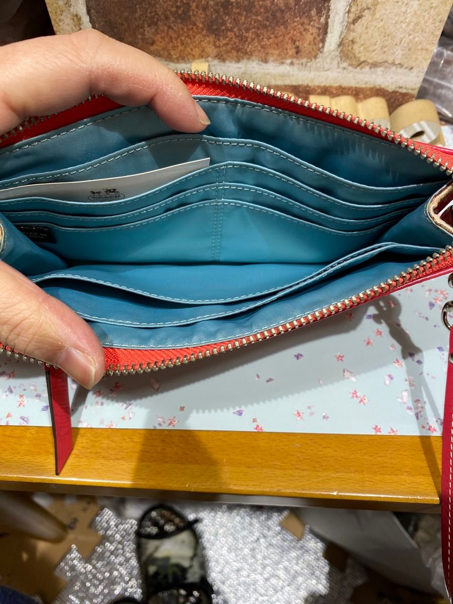 【新品•未使用】 COACH シグネチャー柄 リストレット付き 長財布 パープル 未使用】COACH コーチ 長財布 シグネチャー 花柄 レッド系