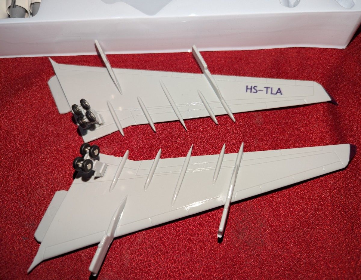 ジャンク エアバス A340-500 タイ国際航空 HS-TLA 1/200 ジャンク エアバス A340-500 タイ国際航空 HS-TLA 1/200|Yahoo