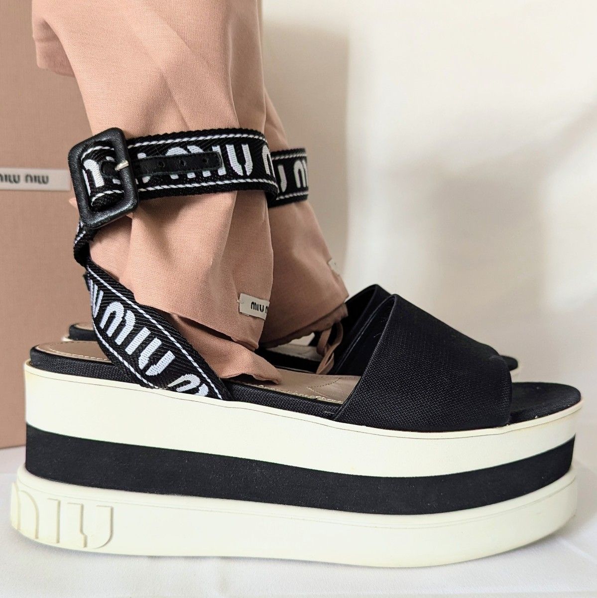 【MIUMIU】国内発送 厚底 ラバーサンダル 8cm グルカサンダル 完売品 付属品有 miu miu ミュウミュウ ストラップサンダル 厚底